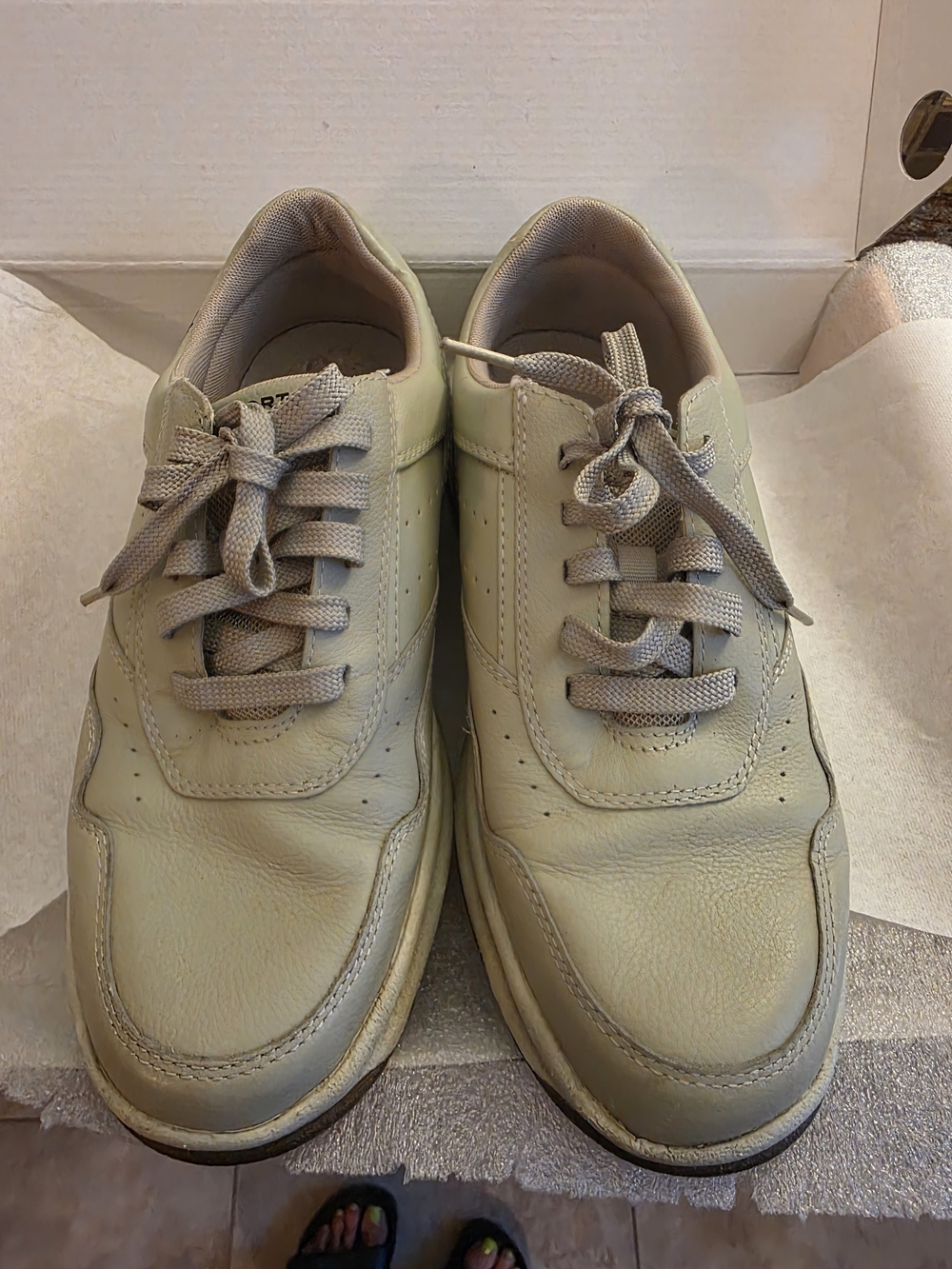 Men's Rockport Pro-Walker - Casual Leather Sneakers in Light Beige - Size 8.5